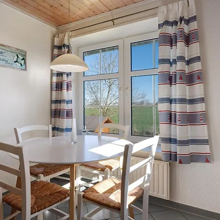 Holiday home Haus Seestern Dagebuell