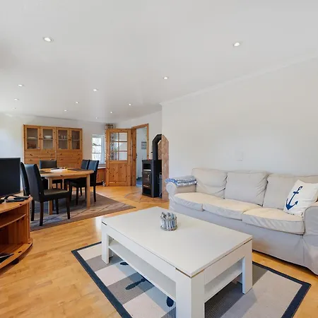 Holiday home Haus Seestern Dagebuell