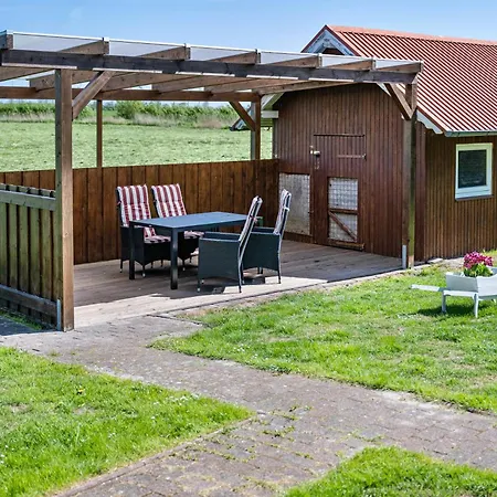 Holiday home Haus Seestern Dagebuell